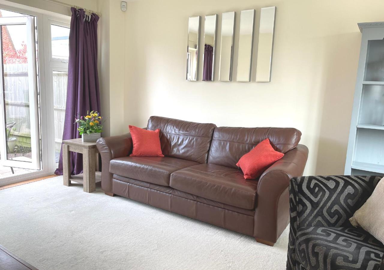 Ashford Holiday Home Sleeps 6 Free Parking Wifi Willesborough Exterior foto